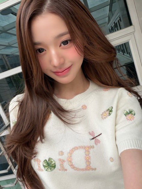 ivegotwonyo's tweet photo. wonyoung’s new ig post! boost it now nyeongrangdans 🩷

WONYOUNG EN ROUTE 
#ParisBoundWonyoung 
#JANGWONYOUNG 
#WONYOUNG 
#DiorSS27 @Dior https://t.co/eOh2eusi9S