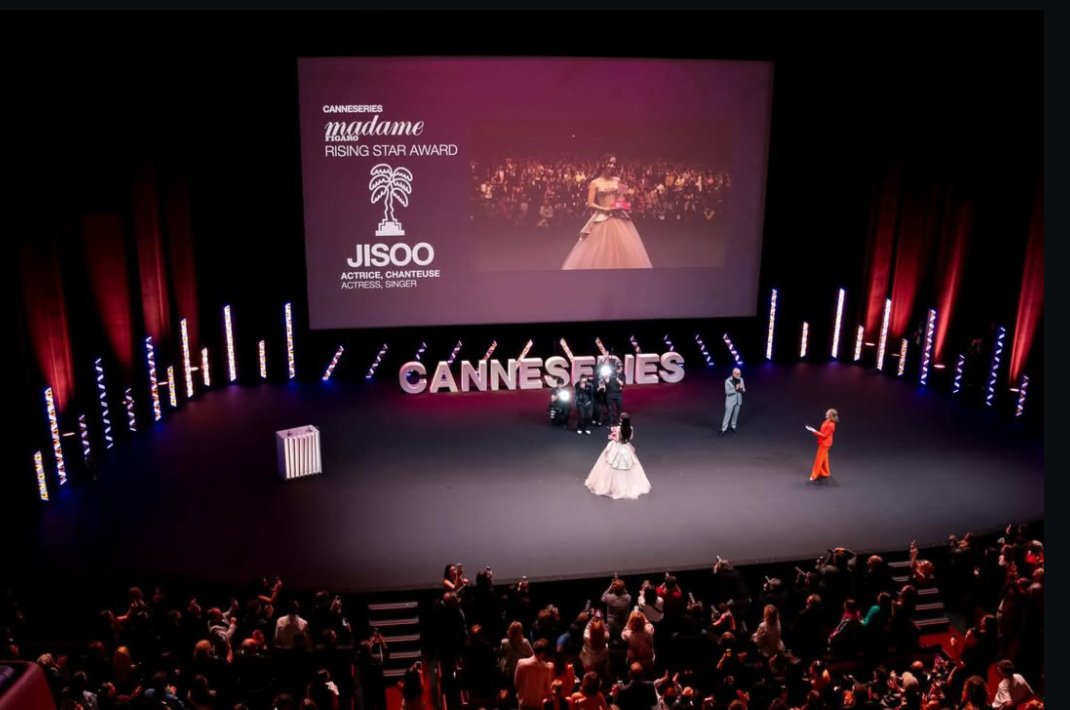 sooyaidn's tweet photo. And they said Jisoo's drama was a flop, she's a rising star actress who has broken a new record bro, her 3 dramas were successful domestically and globally, and became the first Asian actress to receive the rising star award at Cannesseries😜 https://t.co/MrpOFvsPm8