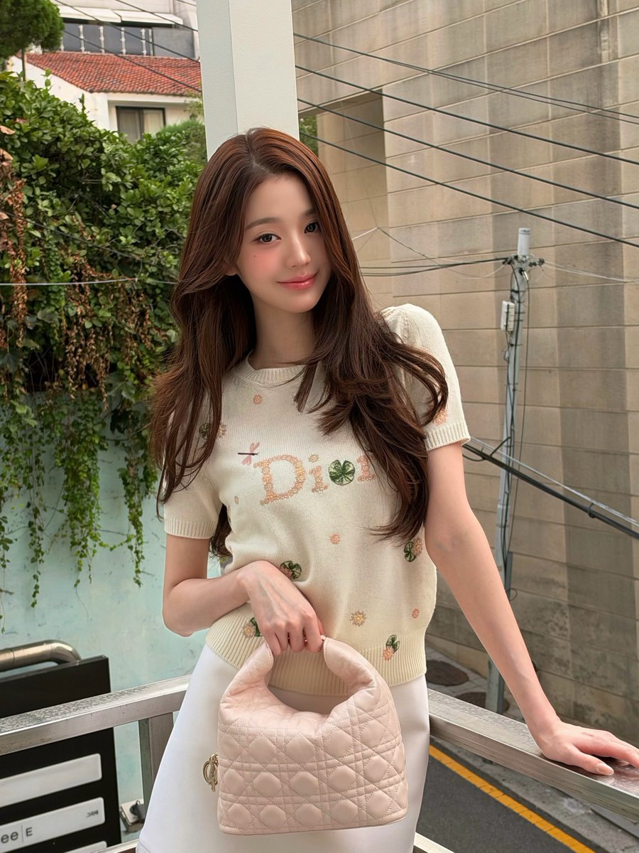 wonyoungdollz's tweet photo. 📸 Wonyoung Instagram Update with Dior

WONYOUNG EN ROUTE #ParisBoundWonyoung #JANGWONYOUNG #WONYOUNG #DiorSS27 @Dior https://t.co/fFHl9GHIFQ