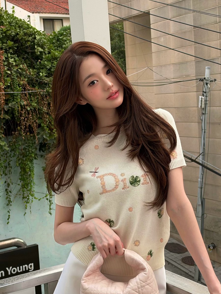 wonyoungdollz's tweet photo. 📸 Wonyoung Instagram Update with Dior

WONYOUNG EN ROUTE #ParisBoundWonyoung #JANGWONYOUNG #WONYOUNG #DiorSS27 @Dior https://t.co/fFHl9GHIFQ