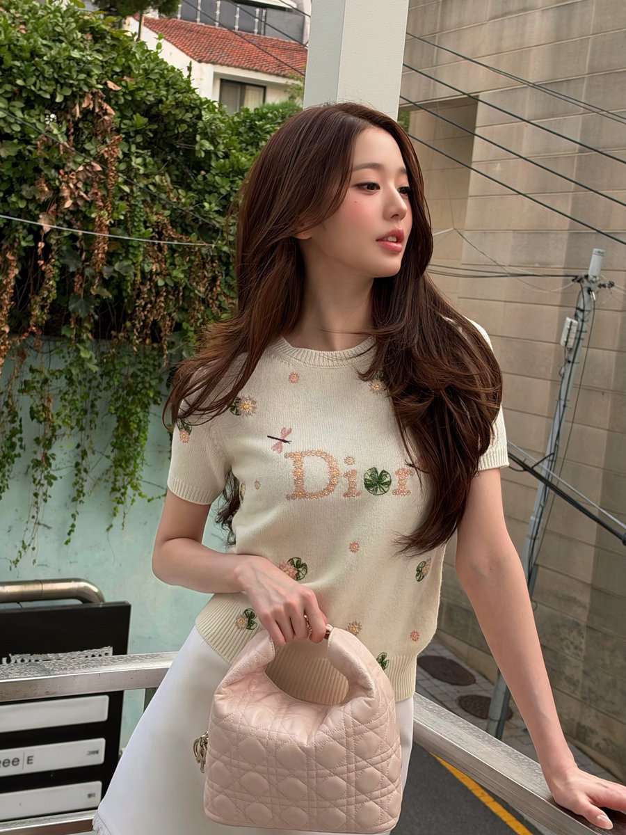 wonyoungdollz's tweet photo. 📸 Wonyoung Instagram Update with Dior

WONYOUNG EN ROUTE #ParisBoundWonyoung #JANGWONYOUNG #WONYOUNG #DiorSS27 @Dior https://t.co/fFHl9GHIFQ