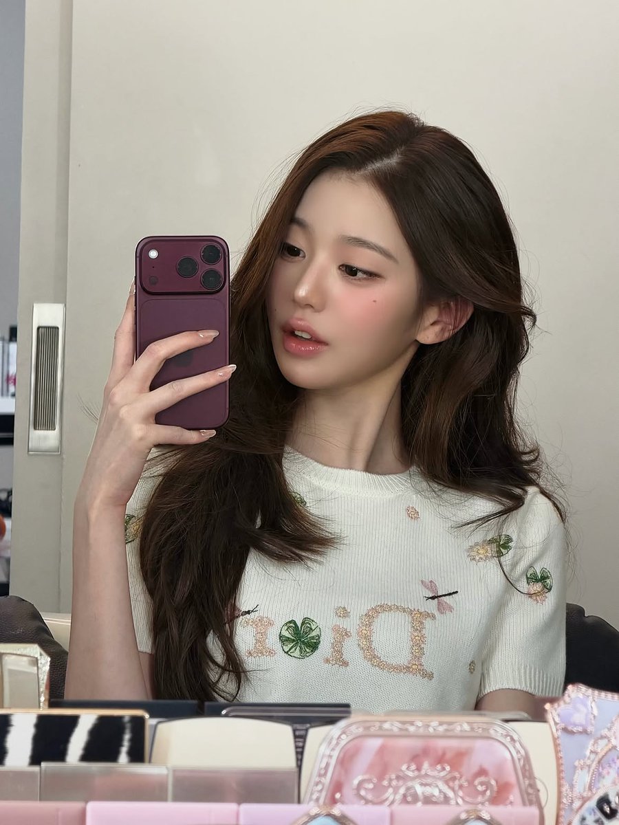 WonyoungGlobal's tweet photo. 📸 [PHOTO] 260928 Jang Wonyoung Instagram update | DiorSS27

💌 All my love to @dior 🤍
#Dior #DiorSummer27

🎵 Carlina - Lucky Girl

WONYOUNG EN ROUTE
#ParisBoundWonyoung
#JANGWONYOUNG
#WONYOUNG
#DiorSS27 @Dior https://t.co/4DzHeHLmHK
