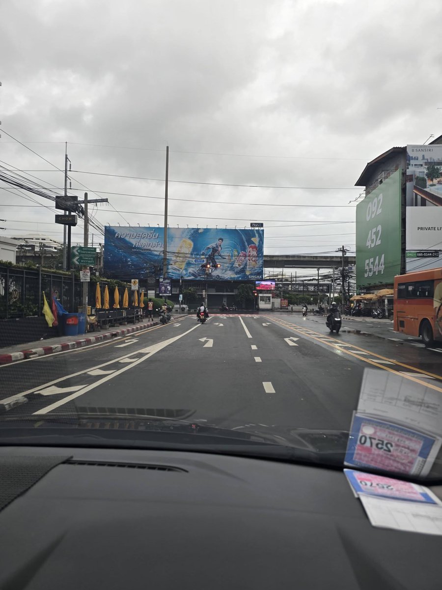 fm91trafficpro's tweet photo. กลับเข้าสู่ภาวะปกติแล้ว 😊

เวลา 07.48 น. ถนนเพชรบุรี แยกคลองตัน แยกเอกมัยเหลือ แยกพร้อมพงษ์ ต่อเนื่องแยกอโศก-เพชรฯ น้ำแห้งแล้ว รถทุกชนิดผ่านได้ แต่โปรดระวังหลุม เพราะทางชำรุดบางจุด #สวพFM91 #น้ำท่วมกรุงเทพฯ #น้ำท่วม69

ขอบคุณข้อมูลจาก : เต้ ดูก่อนไปไหนดี https://t.co/pfZKh2gztC