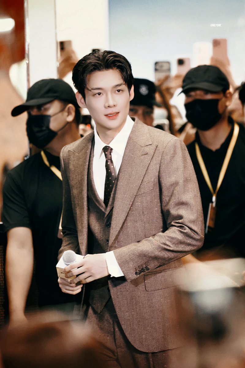 KIEUVIHIHI's tweet photo. My man, my gentle !
Nếu bắt buộc phải diễn tả sự hoàn hảo của một người đàn ông chỉ trong 1 từ, thì đó chắc chắn phải là Kim Yoonsik 김윤식 

#김윤식
#kimyoonsik https://t.co/S5oh05hSJz