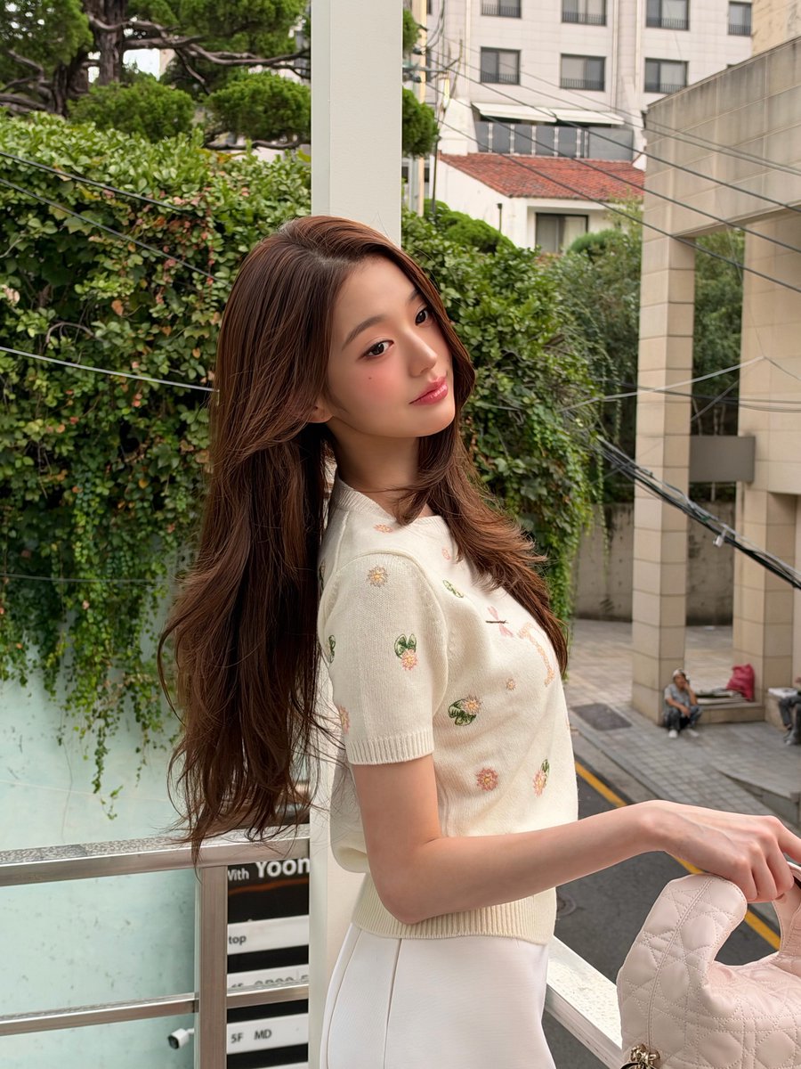 wonyoungdollz's tweet photo. Wonyoung Instagram Update with Dior 💁🏻‍♀️

WONYOUNG EN ROUTE #ParisBoundWonyoung #JANGWONYOUNG #WONYOUNG #DiorSS27 @Dior https://t.co/4S7vLvmmdQ