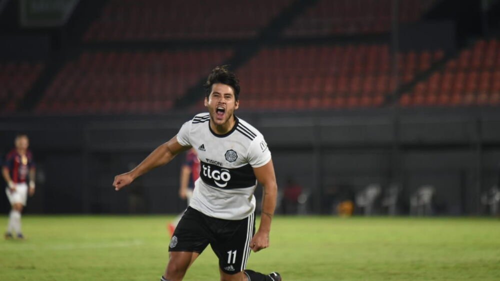 Matikceres16's tweet photo. la mayor pecheada en la historia de los clásicos fue cuando estos venían de ser campeones y no sé cuantos partidos invictos, para acabar siendo eliminados por Tito Torres y un asadero como DT https://t.co/3telp159em