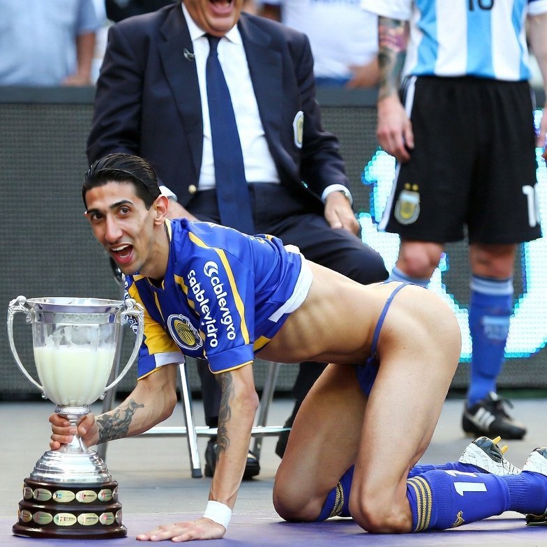 H4LL0Tovarisch's tweet photo. #bentral ARRUINANDO el #FutbólArgentino... Porque es innegable que ésta #CopaFalopa la inventaron porque a @RosarioCentral NO le da para ganar un título como se debe!
Todo por obra y gracia de @afa @tapiachiqui @TovigginoPablo @FedericoBeligoy @aaaprensa https://t.co/dvTVlhnREr
