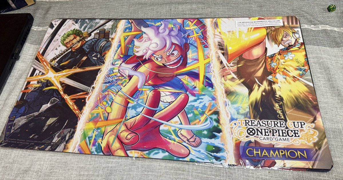 Monkey_v1's tweet photo. Champion in red tc🏆⭐️ - Santiago de Chile 🇨🇱 

The Last Dance con Mihawk 🐐

R1 vs Sabo 🔴⚫️ — ✅🎲
R2 vs Luffy &amp; Ace 🔴🟢 — ✅ 
R3 vs Mihawk 🟢 — ✅
R4 vs Rocks 🔵 — ✅
R5 vs Enel 🟣 — ✅ 
R6 vs Rocks 🔵 — ✅
R7 vs Robin P/Y 🟣🟡 — ✅
R8 vs Rocks 🔵 — ✅🎲

I finally did it! 💪🏽 https://t.co/SfvgRyL5c8