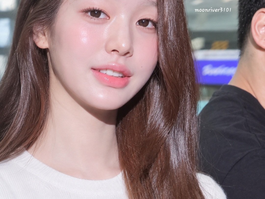 moonriver3101's tweet photo. monday morning and im already blessed by this face card 🍀🤍

WONYOUNG EN ROUTE #ParisBoundWonyoung #JANGWONYOUNG #WONYOUNG #DiorSS27 @Dior https://t.co/F3Eyzx8XP8