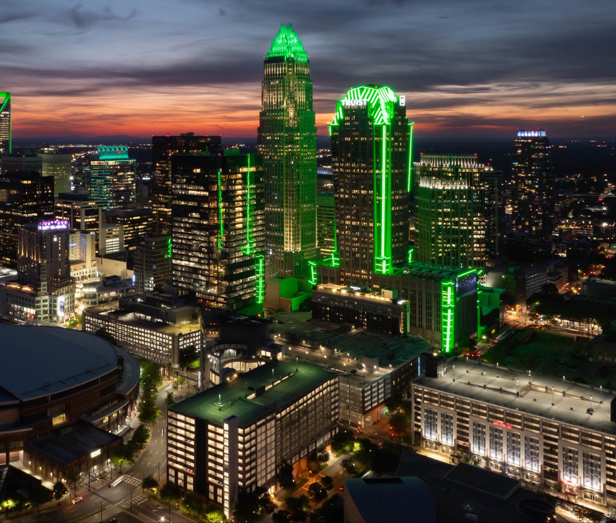 unccharlotte's tweet photo. Had to bring this one back for #NinerNationWeek 💚🤙 https://t.co/Ne6vWctoLw
