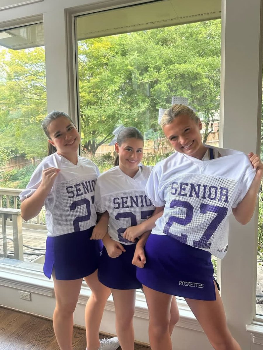 Gentwbc3's tweet photo. Senior year!! https://t.co/NGVyWWZcUt