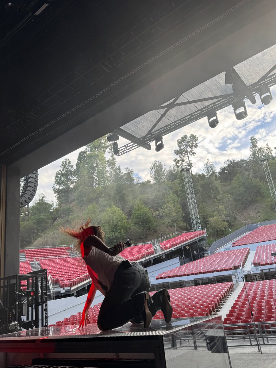 ToveLo's tweet photo. LA tonight 🍸
https://t.co/B3p5raQfUc https://t.co/t04PUYZAbM