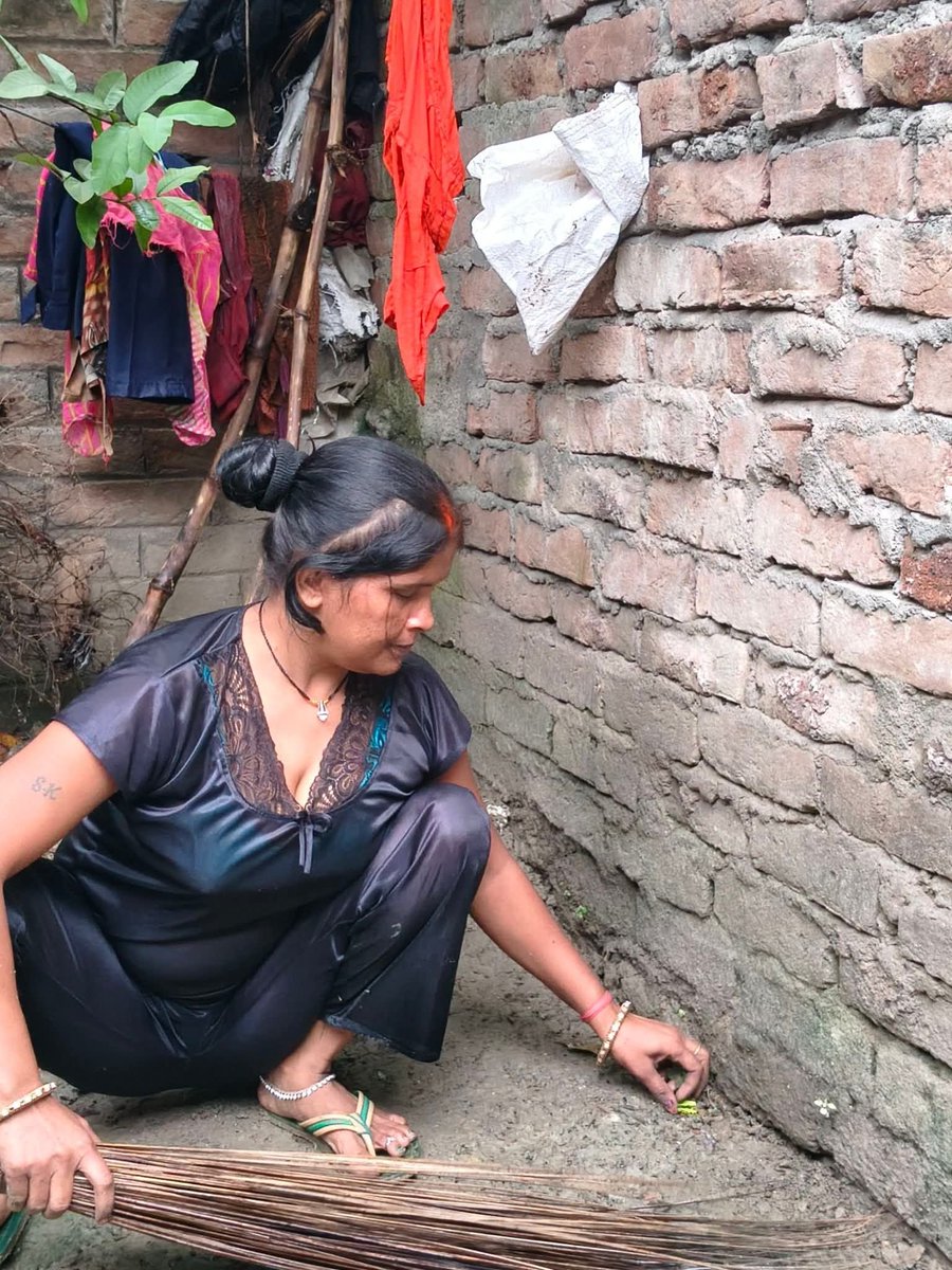 mamta52764688's tweet photo. मेरा पति @hluli_pandit भी ना किसी 
काम का नहीं है कितना भी कुछ 
करलु उनका होता ही नहीं
और ये भइया @Sumitmishrip9j के 
दोस्त @jugnubabu76 सब
पे ल के मेरी हालत खराब
कर देते है...... https://t.co/exZdEwhTvt