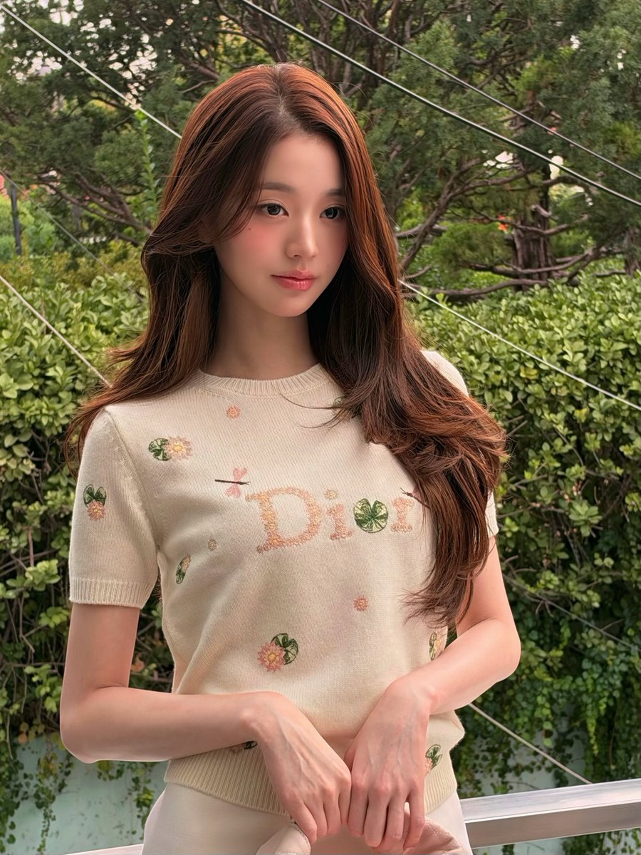 wonyoungdollz's tweet photo. Love the details 🥰 Happy for Wonyoung x Dior

WONYOUNG EN ROUTE #ParisBoundWonyoung #JANGWONYOUNG #WONYOUNG #DiorSS27 @Dior https://t.co/RFlm6GghAU