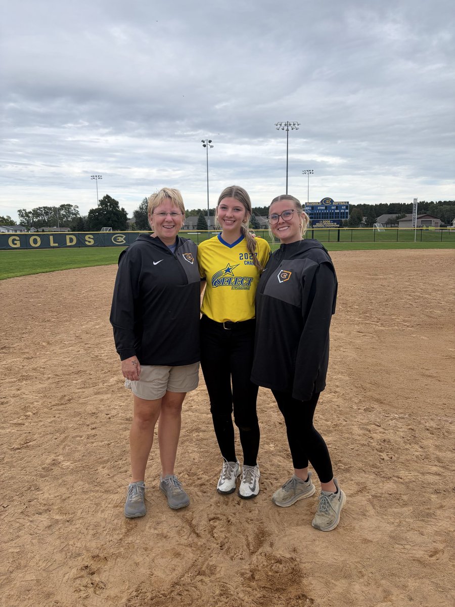 Rachelchaney77's tweet photo. Had a great time at the @UWECSoftball camp, I enjoyed the scrimmage and all of the hitting drills. Thank you @BlugoldCoachH @place_abbey72 and all of the players for a great experience.
@SelectFPBH @CoachHewett9 @JulieHeitman3 https://t.co/v8phdIG7Jn