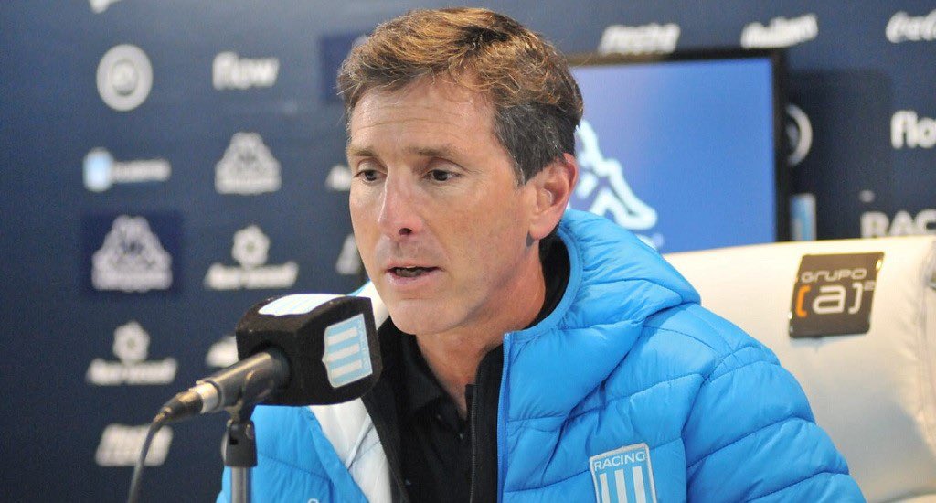 kzcabj's tweet photo. Paso solo a recordarles que hoy este pedazo de mierda se va a dormir triste. De los traidores más grande de la historia de Boca. Ganarle a Racing también es ganarle a él. https://t.co/Vukhp5fZqh