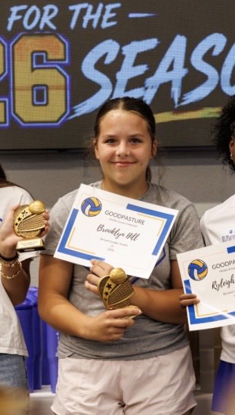 BHill2032's tweet photo. Last week received the “Servant Leader Award” for school volleyball!  💪 Sat played in a tournament.  Sunday hitting lessons, Monday fielding / hitting lessons with friends.  Tuesday pitching lessons, Thursday pitching lessons.  #BUSY #workingformyfuture #Greatful https://t.co/1uQgBDgSji