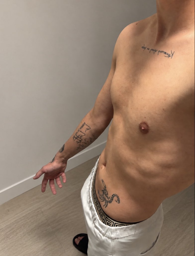 ander_bahynski's tweet photo. I love going shirtless. What about you?
Follow me if you think a T-shirt is truly unnecessary… 😉 https://t.co/SGOElmPav8