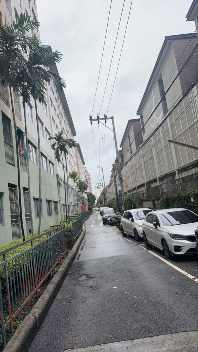 OMGOOD02's tweet photo. น้ำลดแล้ว มาหาได้นะ #รามคำแหง https://t.co/RQJHqeDGm2