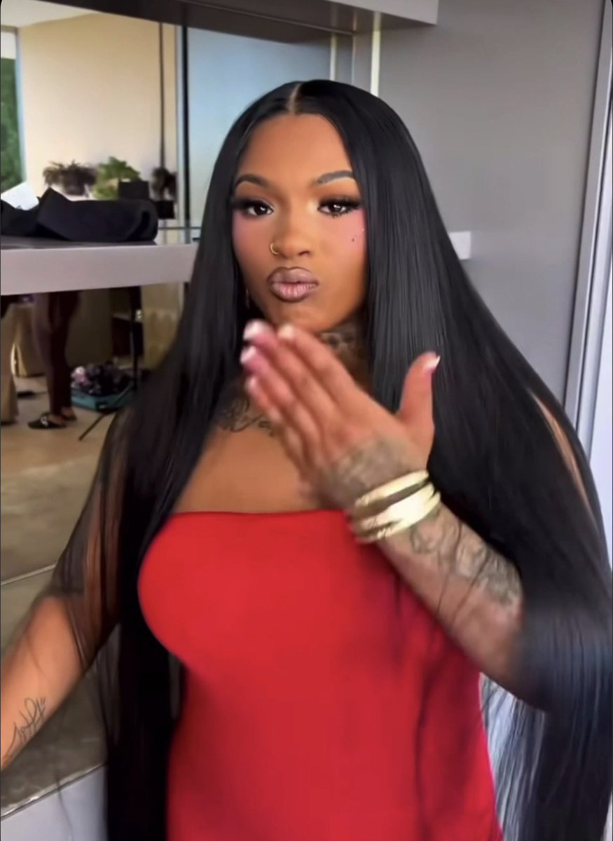 kardash1anminaj's tweet photo. COMING TO RUN EPISODE 9️⃣🎀
IM A MF SKINNIE MF SKINNIE !!!!!!!!! 

- #KingSundays #HEADSKINNIE #HighestPaidSkinnie #KingsRevenge https://t.co/UAQFTsI2u3