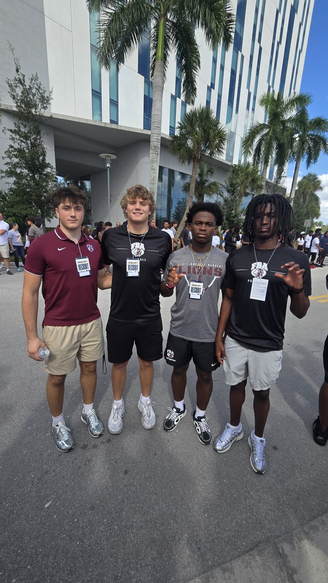 DJS3QB10's tweet photo. Awesome day with my Teammates @FIUFootball yesterday. Thank you for having us @HCWillieSimmons @QB_CoachColeman @CoachHen501 @PeterHontas_305 @Cole_Thomas64
#PawsUp🐾 @FIUFBRecruiting

@FBAFOOTBALL4HG @CoachJCauley @coachPJGibbs @QBHitList @TomLoy247 @Andrew_Ivins @SWiltfong_ @CharlesPower @CodyBellaire @Stumpf_Brian @ChadSimmons @ZBlostein247 @baylintrujillo @SageHansard @PrepRedzoneFL @TheRundown102 @flamp76 @LawrenceBl83397 @BZPassing @MastroleQB @CoachAJBrooks @Andy_Villamarzo @DanLaForestFB @Benjamin_Report
