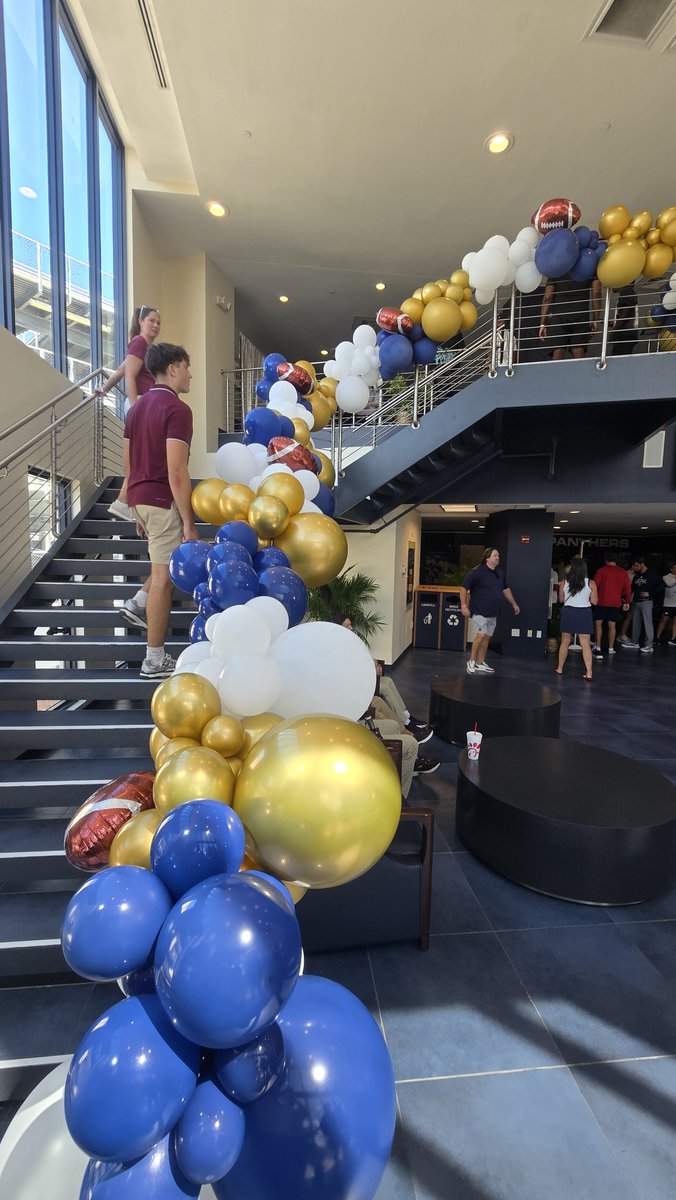 DJS3QB10's tweet photo. Awesome day with my Teammates @FIUFootball yesterday. Thank you for having us @HCWillieSimmons @QB_CoachColeman @CoachHen501 @PeterHontas_305 @Cole_Thomas64
#PawsUp🐾 @FIUFBRecruiting

@FBAFOOTBALL4HG @CoachJCauley @coachPJGibbs @QBHitList @TomLoy247 @Andrew_Ivins @SWiltfong_ @CharlesPower @CodyBellaire @Stumpf_Brian @ChadSimmons @ZBlostein247 @baylintrujillo @SageHansard @PrepRedzoneFL @TheRundown102 @flamp76 @LawrenceBl83397 @BZPassing @MastroleQB @CoachAJBrooks @Andy_Villamarzo @DanLaForestFB @Benjamin_Report