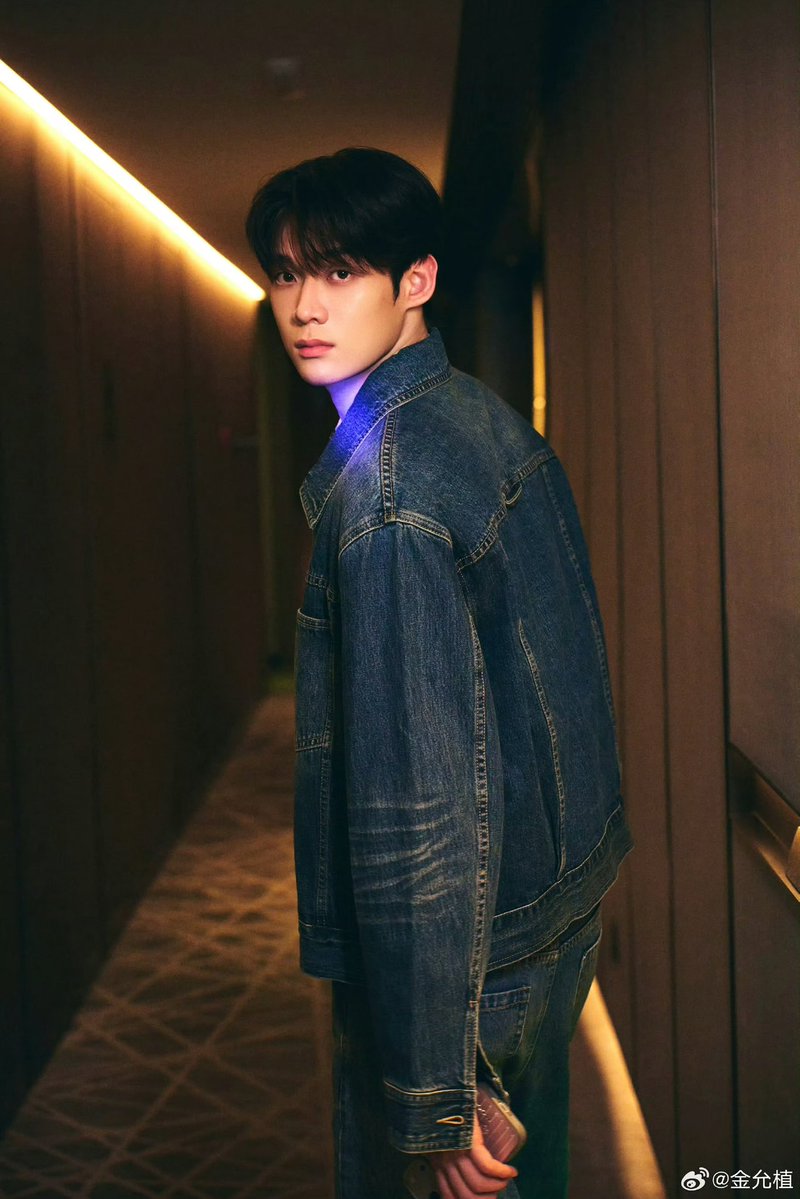 Vtcng01's tweet photo. “Theo tôi!”

#김윤식 
#KIMYOONSIK https://t.co/1KDUEid3Fc