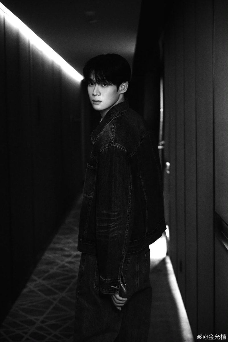 Vtcng01's tweet photo. “Theo tôi!”

#김윤식 
#KIMYOONSIK https://t.co/1KDUEid3Fc