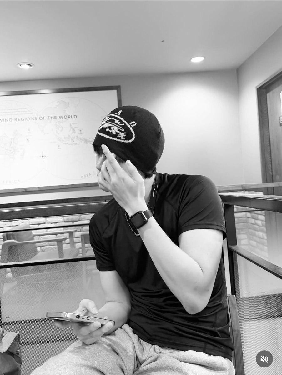 Vtcng01's tweet photo. Ngầu chưa ạ? Style này chỉ thấy được có 1 lần hà

#김윤식 
#KIMYOONSIK https://t.co/1WdkzTLPrV