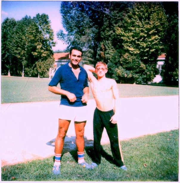 MrGuido_960's tweet photo. #ThrowbackThursday ~ #FlashbackFriday #SillySunday
A look back to my days in #VicenzaItaly whilst serving the #USARMY. I worked under a different alias back then; but that I do believe that to be @mrtboneman (here on 'X') standing on my left there on that parade field! https://t.co/fKxCiFBkYw