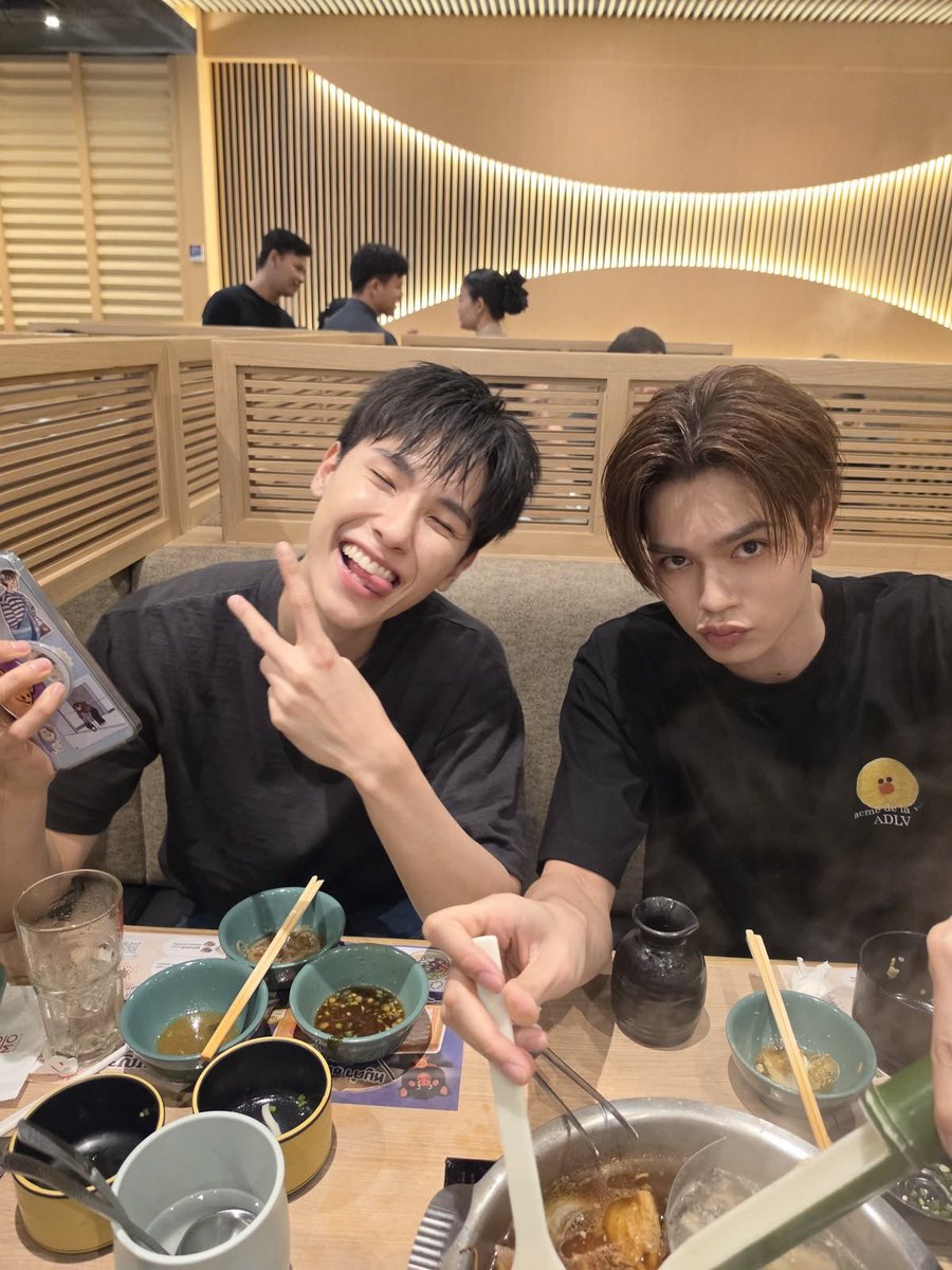 kgrapx_'s tweet photo. เหมือนคู่เราเลยครับ พันระยาผมสวยมาก https://t.co/GkMK1g37WC