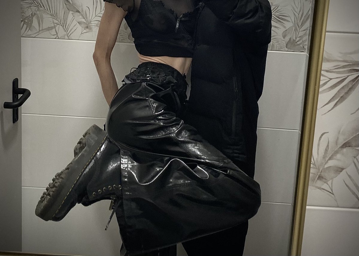MstressSuccubus's tweet photo. moje obcasy poszły do szewca.. chyba chcesz się teraz przebranżowić , co?😆 
No cóż, martensy też pasują wprost idealnie 😈 Okaż swoje uznanie 🦶🏻📩 https://t.co/kvFXEH1MhA