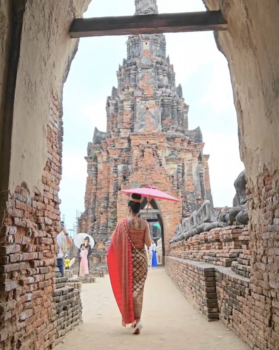 history_hacked's tweet photo. A whole city in Thailand, built from Tartarian red brick.

The same distinctive color and proportions found in red-brick buildings all over the world.

Ayutthaya Historical Park https://t.co/3sXYtj2QW0