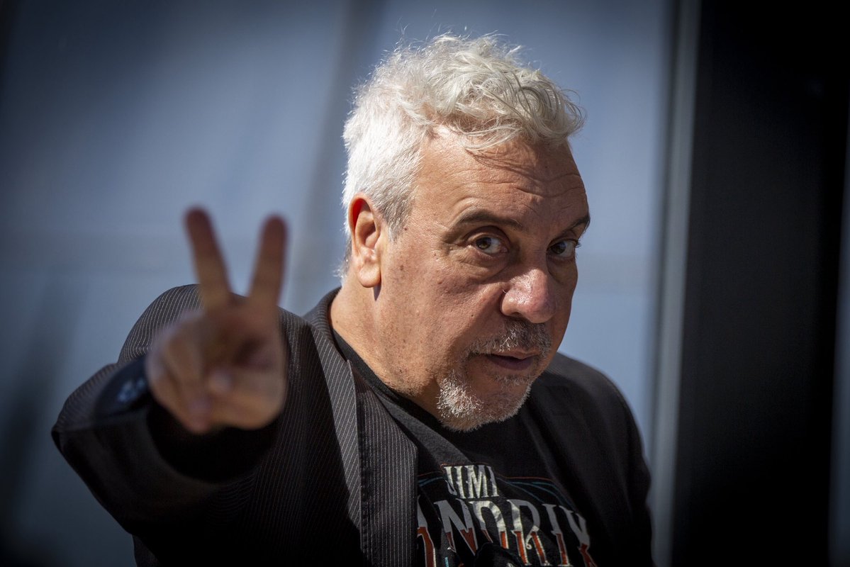 elprofesorcaleb's tweet photo. Coco Sily salió a llorar por las formas de Milei, pero él militó a Alberto Fernández, procesado por violencia de género. 

Estos artistas peronchos cuelan el mosquito y se tragan el camello. 

Hipócritas. https://t.co/4ctRjwpiHd