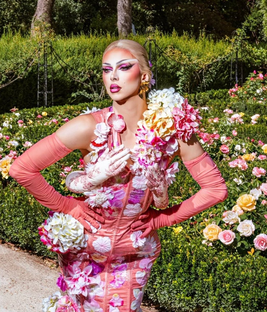 DragRace131's tweet photo. #FUNFACT Kim Miller becomes the Galician who has appeared in the most episodes in competition on Drag Race with a total of 2 episodes (and counting). The previous record was held by Marisa Prisa (1) VIVA GALICIA!!!!! #DragRaceES #DragRace https://t.co/MsdJQJEV3r