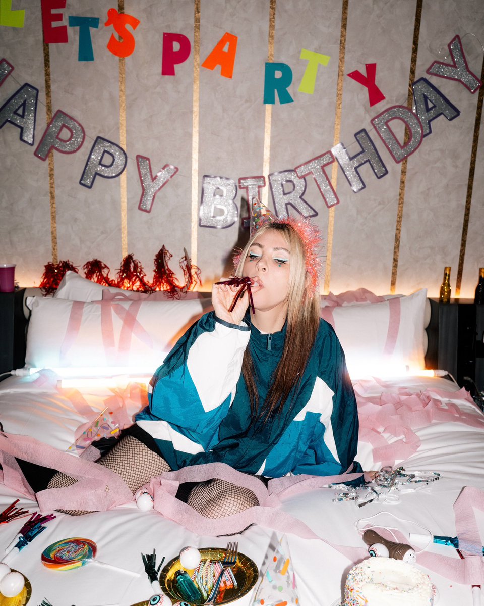 awonderland's tweet photo. It’s my bday today &amp; after 15 years i am finally an INDEPENDENT ARTIST again!!! Best present ever :’) Thank u for all the bday wishes. I Love u all and am grateful 🙂‍↔️ https://t.co/vc8A609gWg