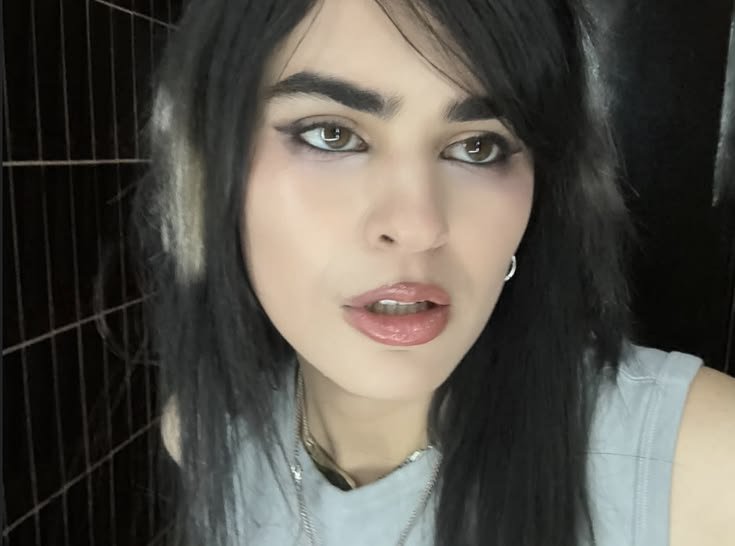 iouendo's tweet photo. uffgghhhhhh her mug is killing meeeuhhhhhhhhh https://t.co/yeBS0iCt1X