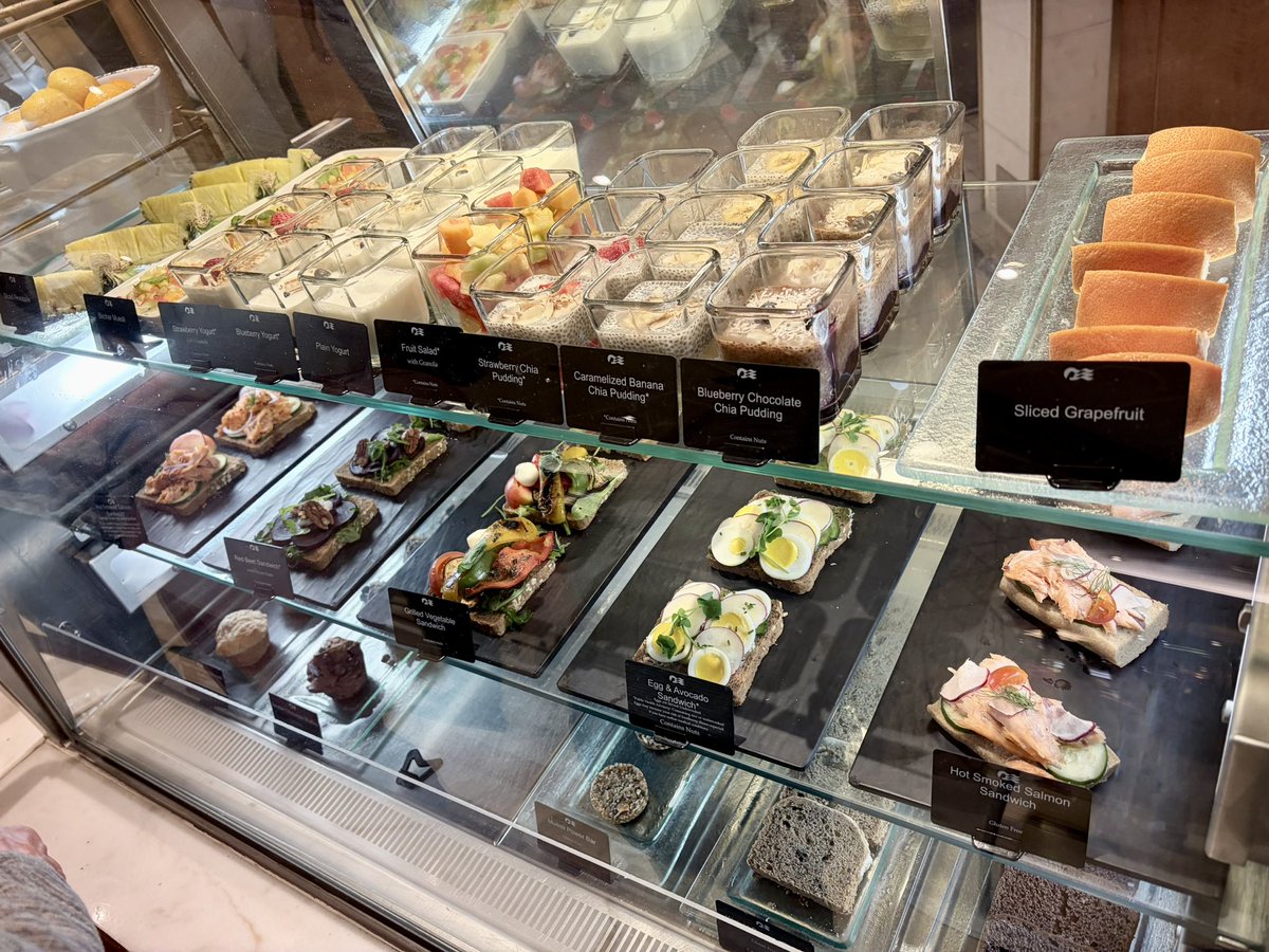 tanstaafl44's tweet photo. 5Fカフェの朝の軽食が好きー
#RoyalPrincess
#R1640 https://t.co/FAbWlvRs7o
