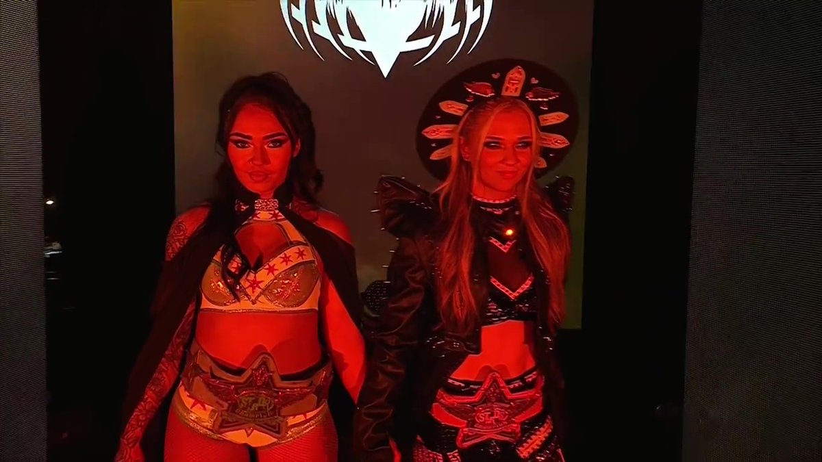 SkyeBlueNet's tweet photo. #AEWAllOutTailGateBrawl Screencaptures: https://t.co/HJZ8EJRXIK - @SkyeByee https://t.co/6nCLwBnbO5