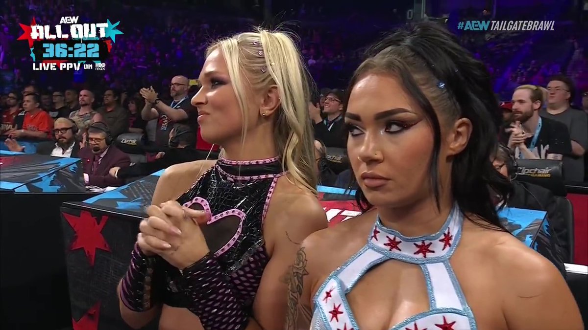 SkyeBlueNet's tweet photo. #AEWAllOutTailGateBrawl Screencaptures: https://t.co/HJZ8EJRXIK - @SkyeByee https://t.co/6nCLwBnbO5