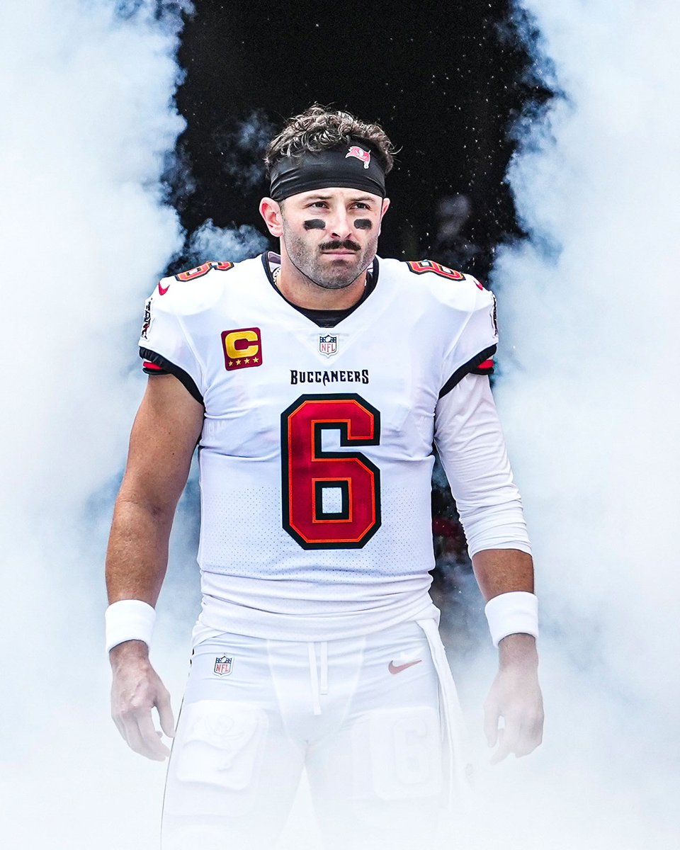 DKSports's tweet photo. The only WINLESS team remaining in the NFC 🏴‍☠️ https://t.co/Petdbjct7J