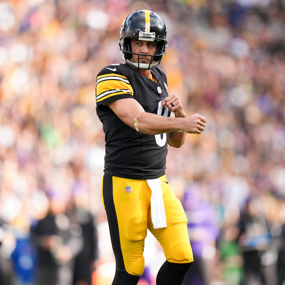 NFLPlus's tweet photo. Aaron Rodgers ties Ben Roethlisberger for the 5th most QB wins in NFL history 😎

@steelers | #HereWeGo https://t.co/l0h932ZJRB