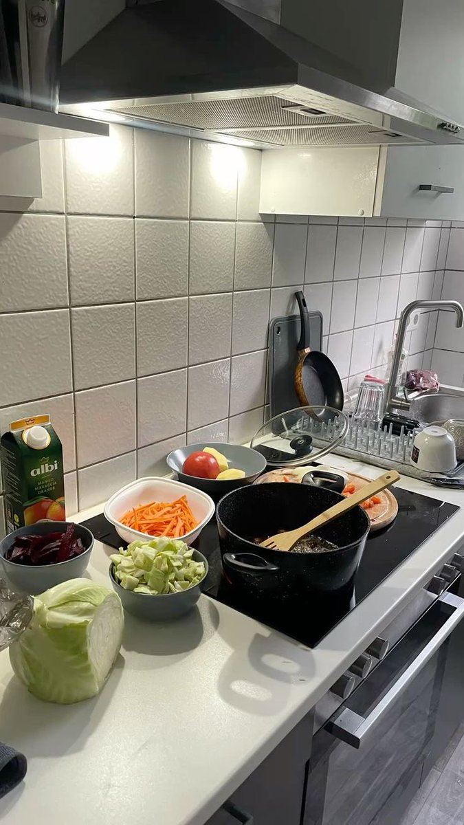 JoeofLagos1's tweet photo. Bro to bro why you no Sabi cook??? https://t.co/GLbdeUtNuW