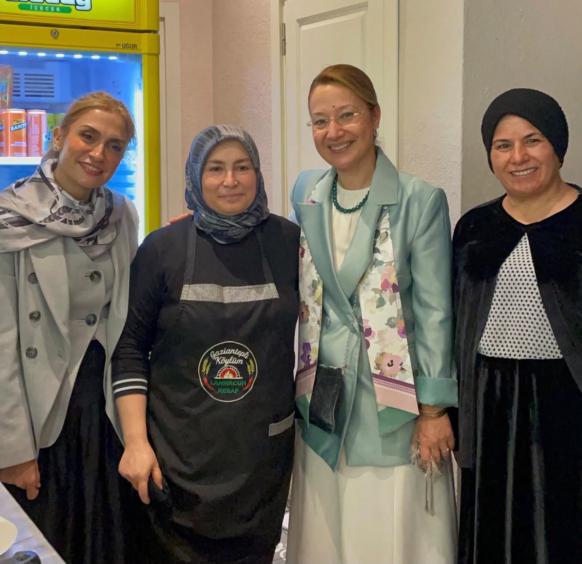 akkadinistanbul's tweet photo. İstanbul’un her ilçesinde hemşehrilerimizin yanında, hayatın tam içindeyiz.

Milletvekillerimiz @deryabakbak27, @CKoncagul, @EmelGozukara_D ve @SedaSaribas09; Eyüpsultan, Arnavutköy, Fatih ve Şişli ilçelerimizde esnafımızı ziyaret etti, hanelerimize misafir oldu, hemşehrilerimizle samimi sohbetlerde buluştu.

Sokağın sesini dinliyor, gönüllere dokunan her buluşmayı İstanbul’la kurduğumuz güçlü bağın bir parçası olarak görüyoruz.

📍Türkiye Yüzyılı Buluşmaları İstanbul