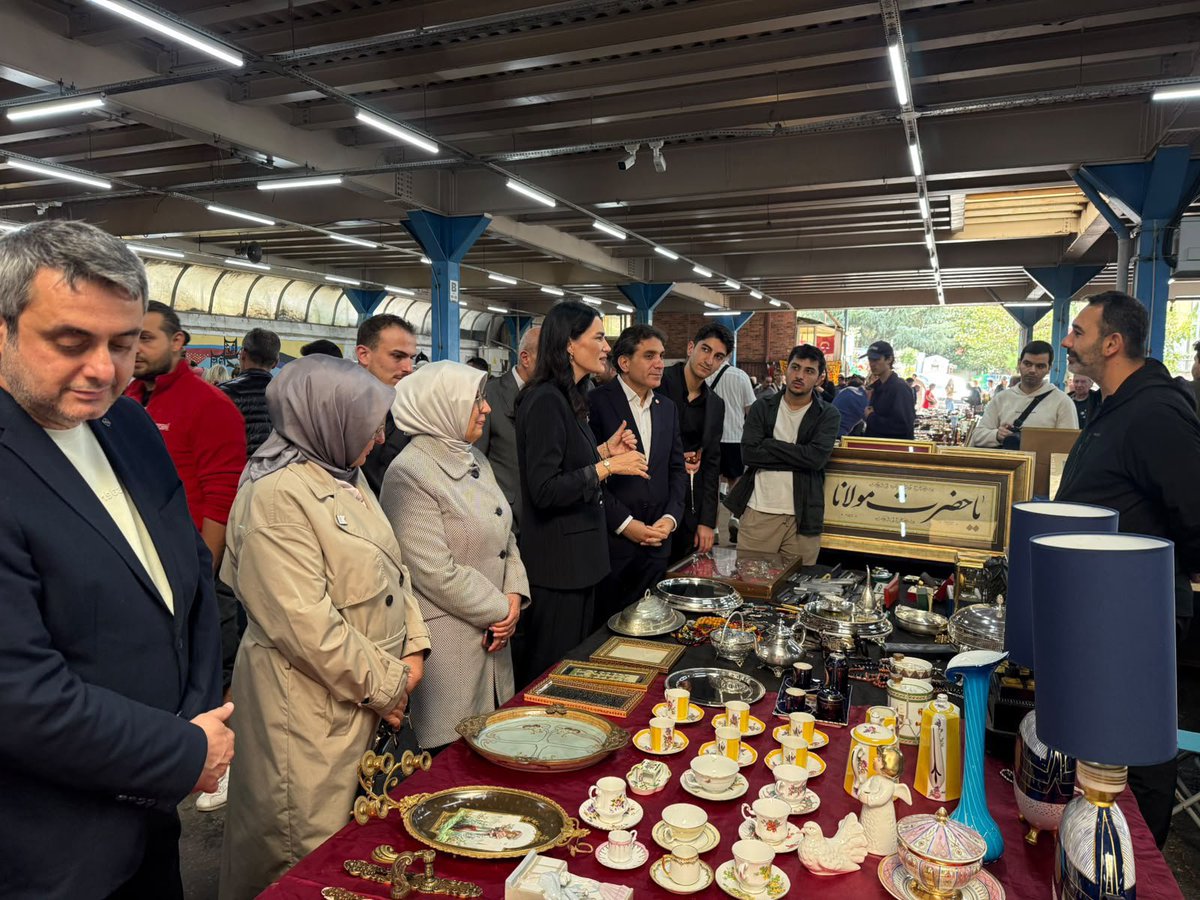 akkadinistanbul's tweet photo. İstanbul’un her ilçesinde hemşehrilerimizin yanında, hayatın tam içindeyiz.

Milletvekillerimiz @deryabakbak27, @CKoncagul, @EmelGozukara_D ve @SedaSaribas09; Eyüpsultan, Arnavutköy, Fatih ve Şişli ilçelerimizde esnafımızı ziyaret etti, hanelerimize misafir oldu, hemşehrilerimizle samimi sohbetlerde buluştu.

Sokağın sesini dinliyor, gönüllere dokunan her buluşmayı İstanbul’la kurduğumuz güçlü bağın bir parçası olarak görüyoruz.

📍Türkiye Yüzyılı Buluşmaları İstanbul