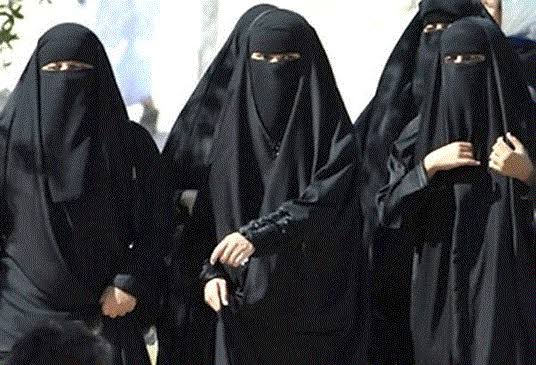 Saronans's tweet photo. #no_more_niqab #٢٠٣٠_بلا_نقاب #بلا_ن #النقاب_قضيتي  "

والله لن  تكوني حرة  ولن تستطيعي  ان تطالبي  بكامل  حقوقك  ان لم تنزعي هذا  الكفن  عنكِ

الحجاب  رمز  استعبا.د  للمرأة https://t.co/QdTdM1977W