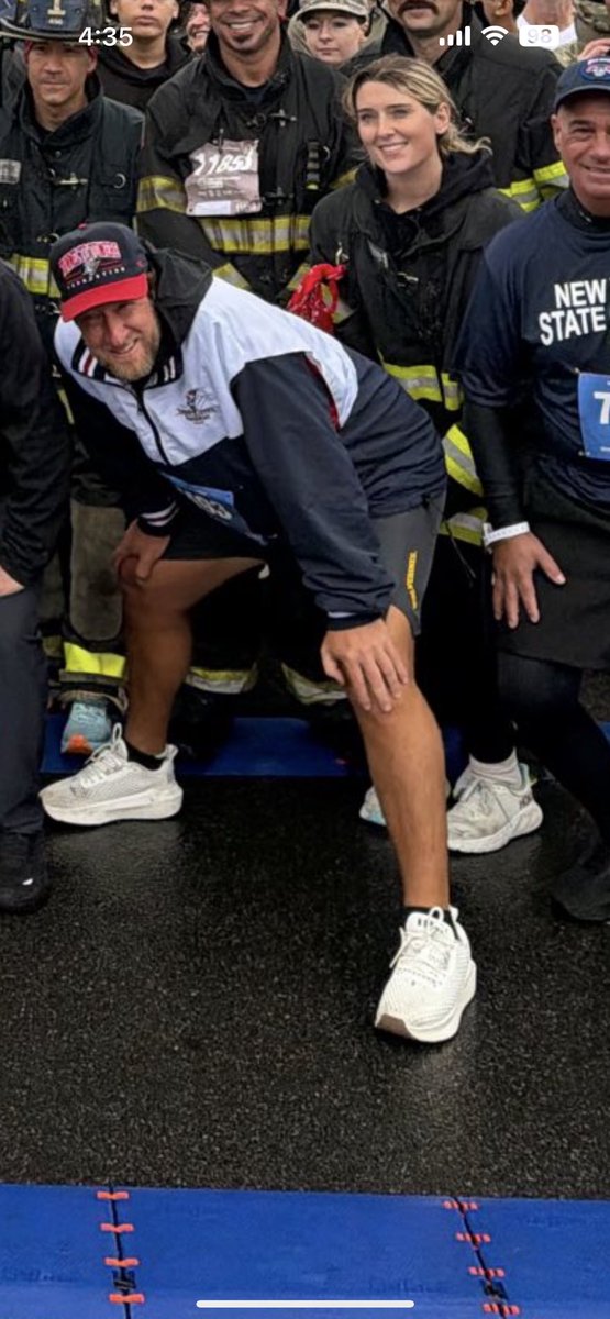 JOCTOBER22's tweet photo. @stoolpresidente 2 more months you’ll have kankles https://t.co/ZAYByzHNV7