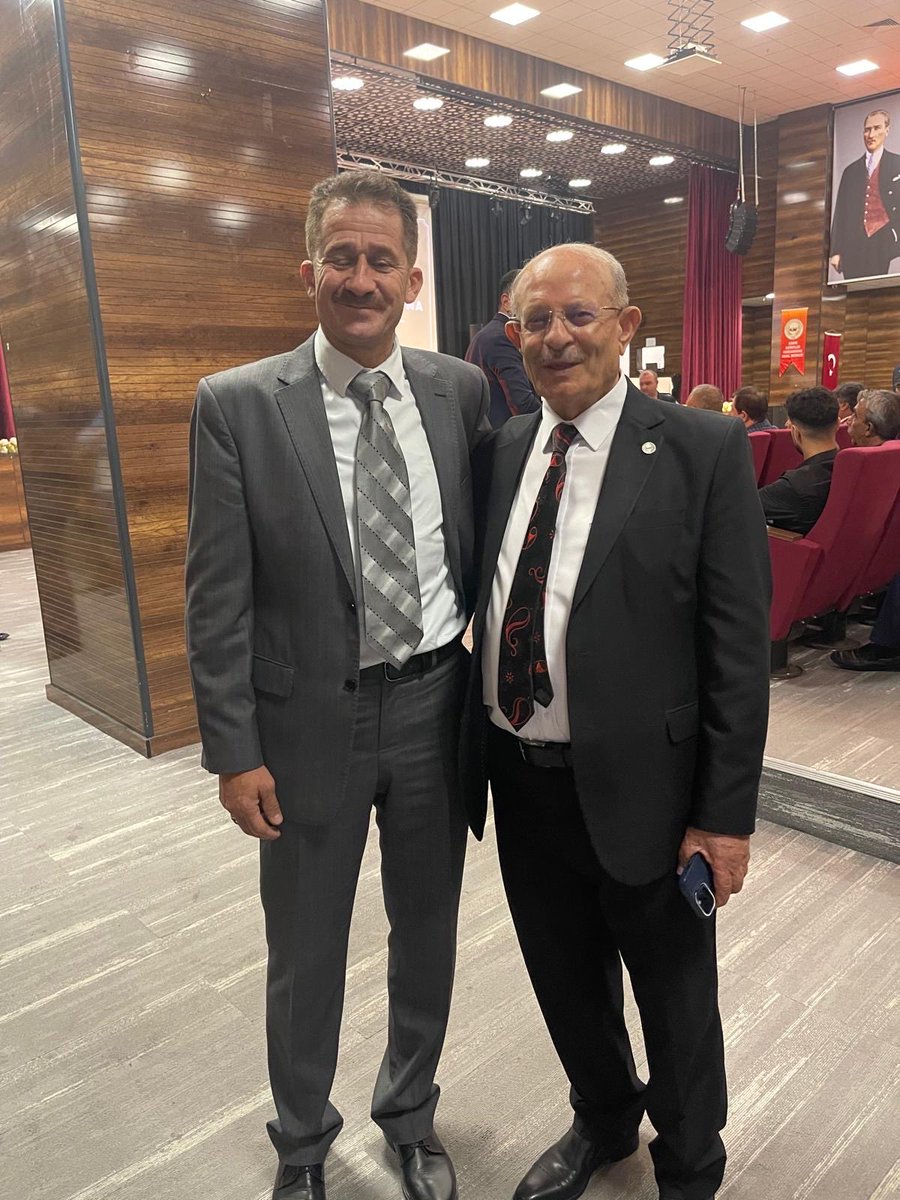 CirakStajFED's tweet photo. Bugün Kadim Aşiretler Federasyonu bünyesinde gerçekleştirilen çalıştayda, 

@KadimAsiretler 
@ozalahmet_ 
@Rasim__Aslan 
@AslanCemal1801 
@Vanstaj 

Staj ve çıraklık sigortası mağduriyetimizin sesini duyuran Van Dernek Başkanımız Sn. Cemal Arslan’a özverili ve kararlı mücadelesinden dolayı teşekkür ederiz.

Çalıştay boyunca bizleri samimiyetle ağırlayan ve ev sahipliği yapan Sayın Rasim Aslan’a gösterdiği yakın ilgi ve konukseverlik için şükranlarımızı sunarız.

Ayrıca etkinlik kapsamında, 1987 yılında staj ve çıraklık hususunda tarihi bir adım atarak düzenleme sağlayan merhum Başbakan ve Cumhurbaşkanımız Turgut Özal’ın oğlu, Eski Milletvekilimiz Sn. Ahmet Özal ile kıymetli bir temas gerçekleştirdik. 

Haklı mücadelemize desteğini beyan eden, çözüm yolunda elinden gelen tüm çabayı göstereceğini ifade eden Sn. Ahmet Özal’a yaklaşımı ve duyarlılığı için teşekkür ederiz.

Staj ve Çıraklık Sigortası Mağdurları Federasyonu olarak, hak ettiğimiz sosyal güvenlik haklarımıza kavuşana dek her platformda mücadelemizi kararlılıkla sürdüreceğiz.

Saygılarımızla,
Staj ve Çıraklık Sigortası Mağdurları Federasyonu

Mesleki Eğitime
#3308YasaAmbargosu