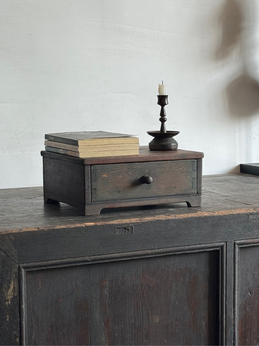 FidelaAbilzpt's tweet photo. Tackling old clutter Sorting through pre-loved items this weekend can free up space, spark joy, and even give unwanted pieces a new home. Start small—one drawer, one shelf at a time! https://t.co/weC0XqMpHc
