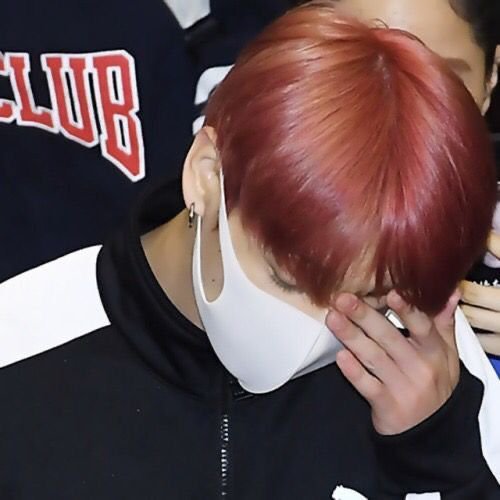 tokyocigz's tweet photo. walking into the func with the most uneven hair color ever idk.
#KMPledge https://t.co/I41rzgSt7Q